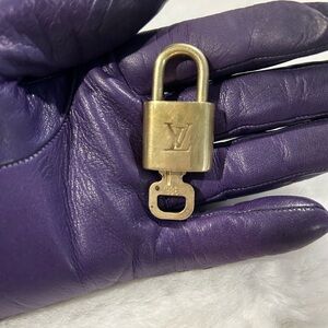 Louis Vuitton #305 Lock & Key in gold tone great condition.